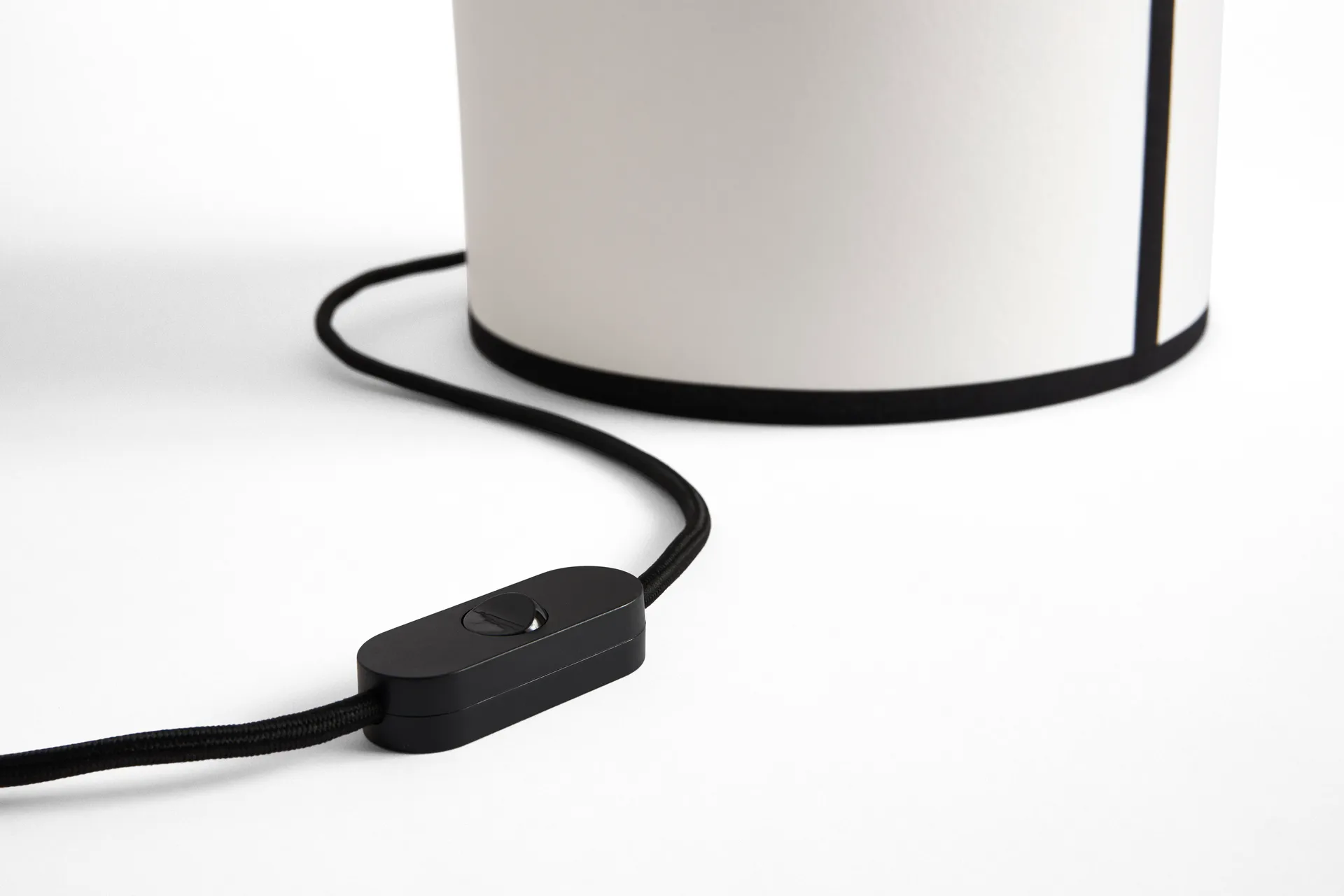 Ava pyramid bordslampa 45 cm, White HAY