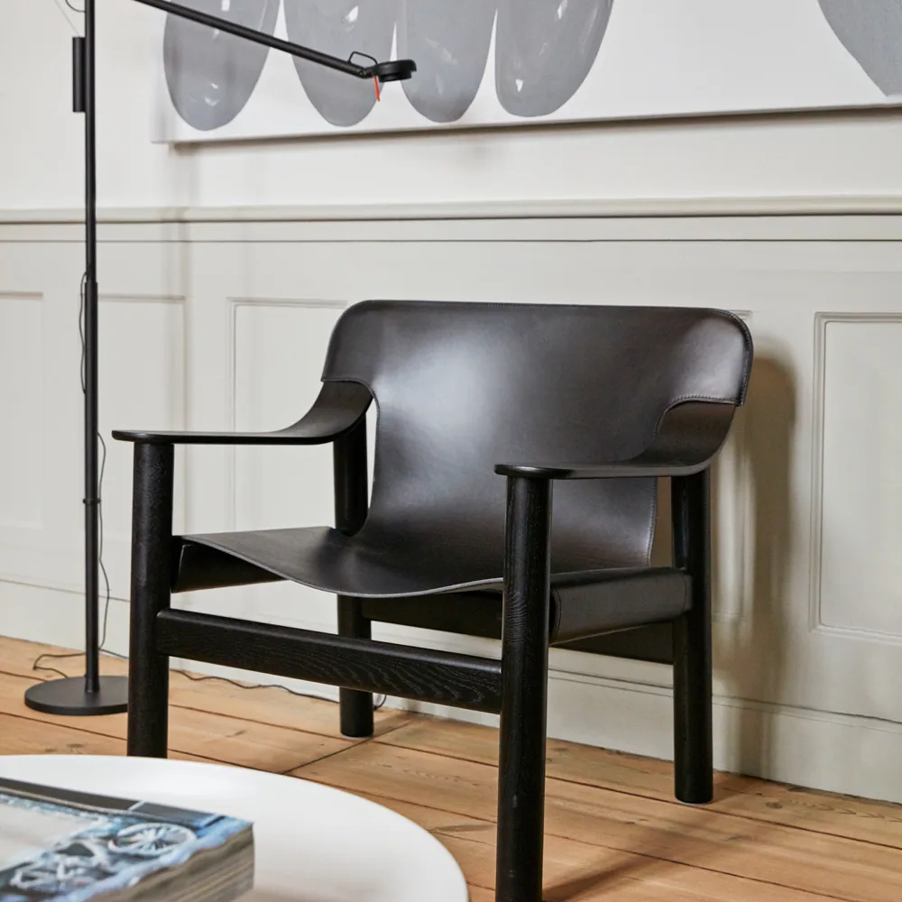 Bernard fåtölj, läder brandy, vattenlackat ekstativ HAY