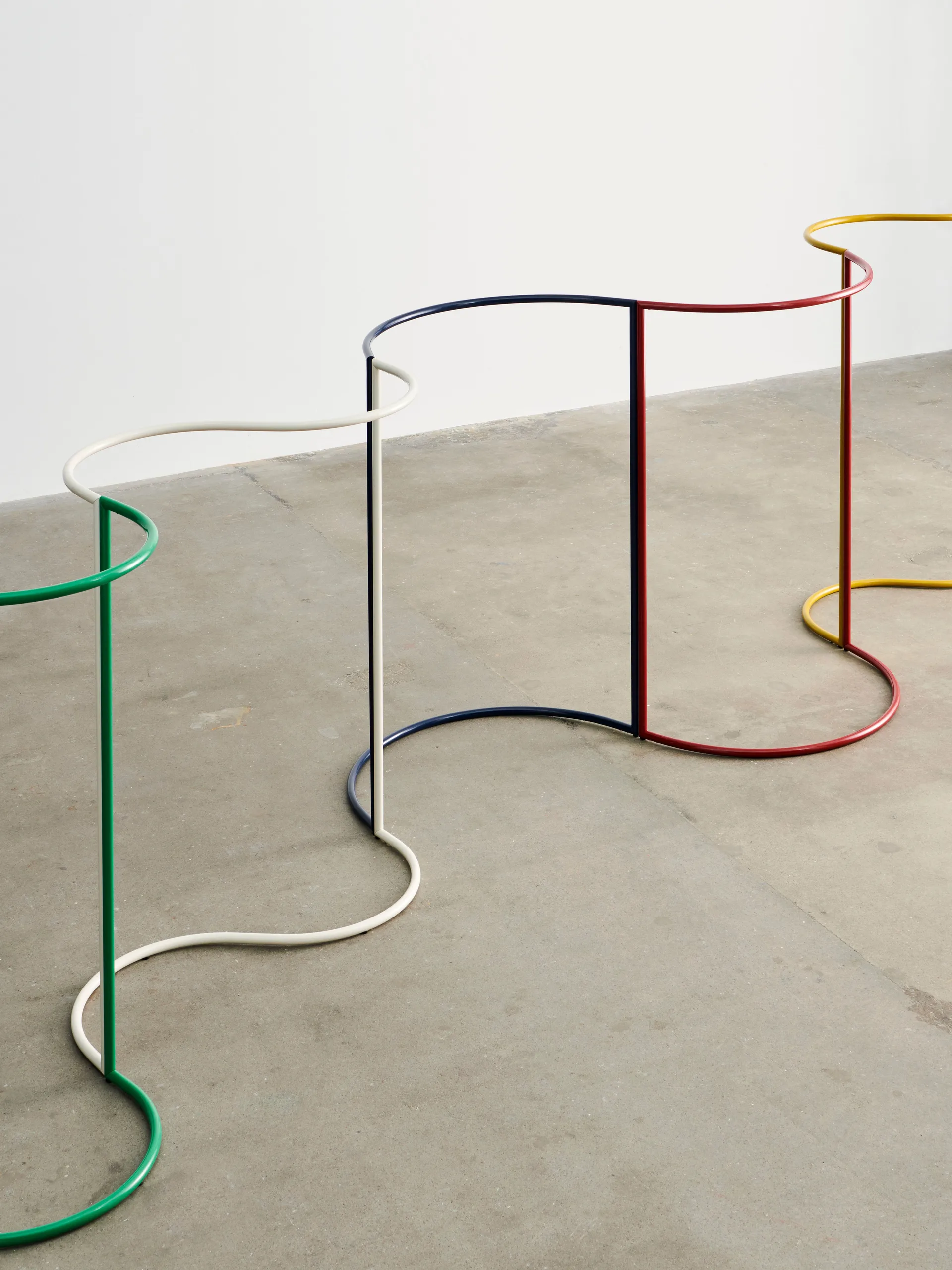 Colour Rack s-shape klädhängare 144,2x150 cm, Black HAY