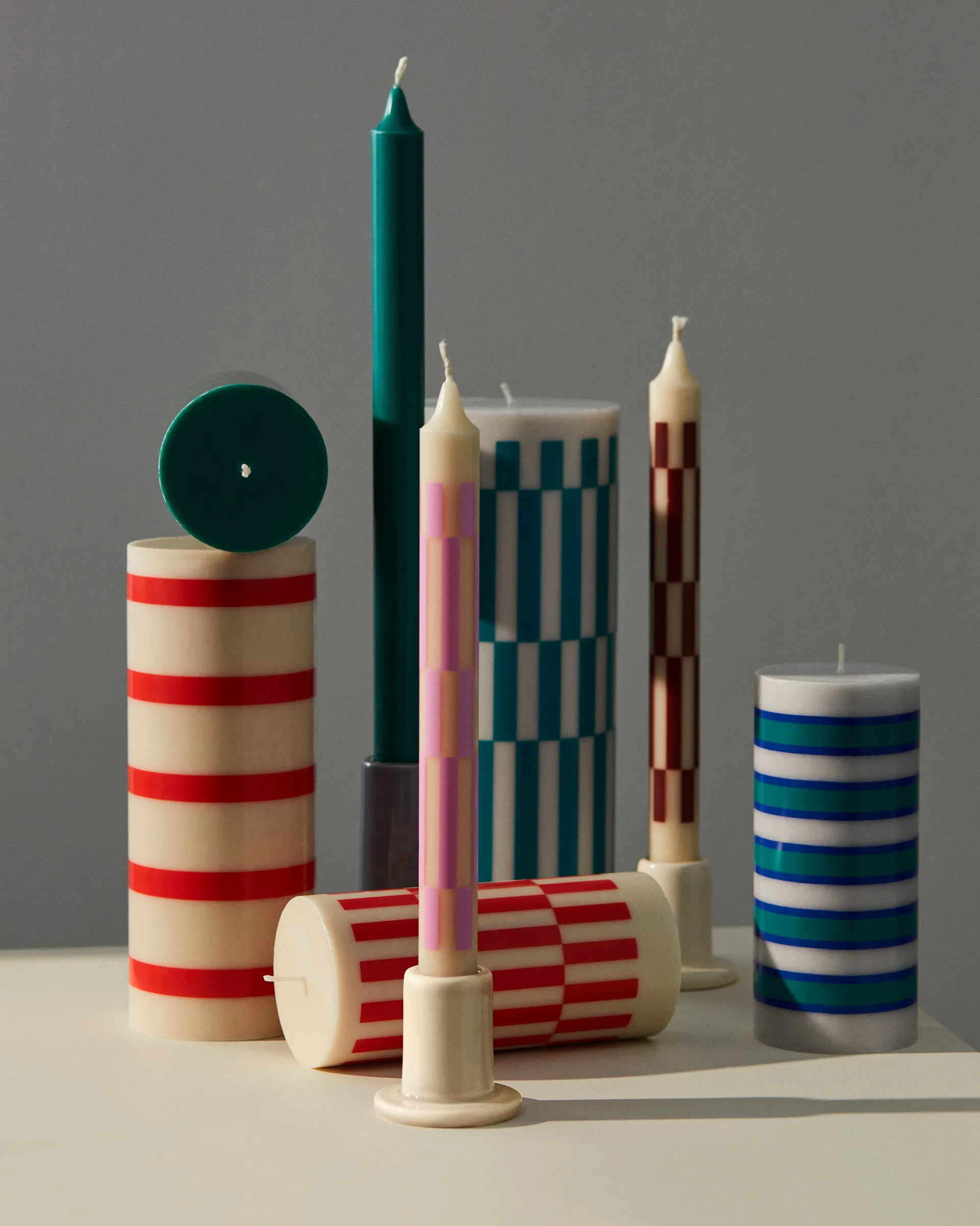 Column Candle blockljus medium 20 cm, Off white-red HAY