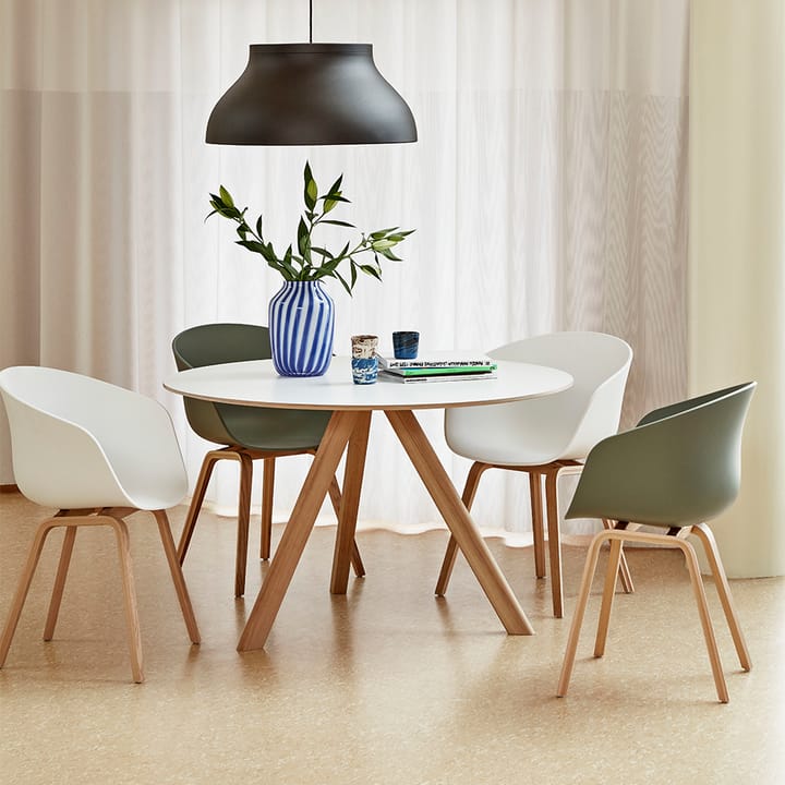 CPH20 Round matbord - Black linoleum-Ø120 cm-ek - HAY