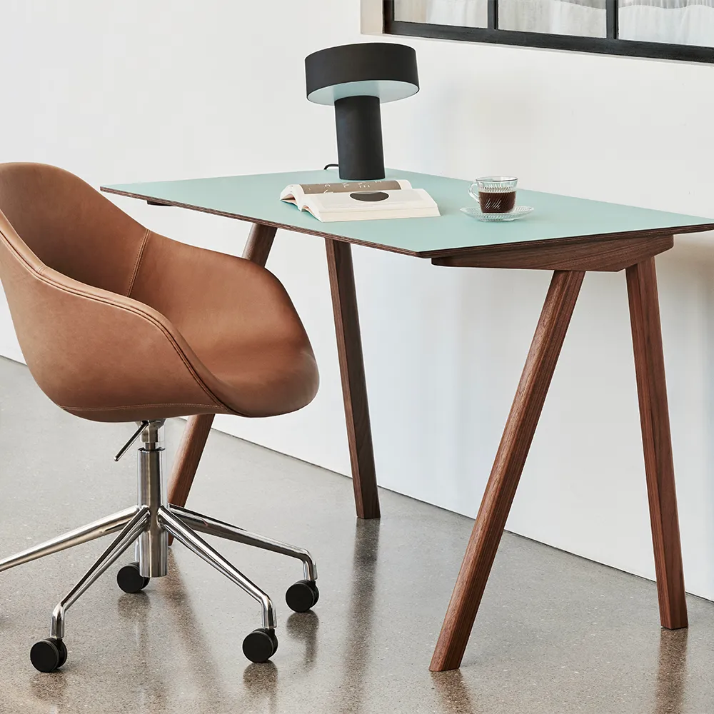 CPH90 skrivbord, Walnut HAY