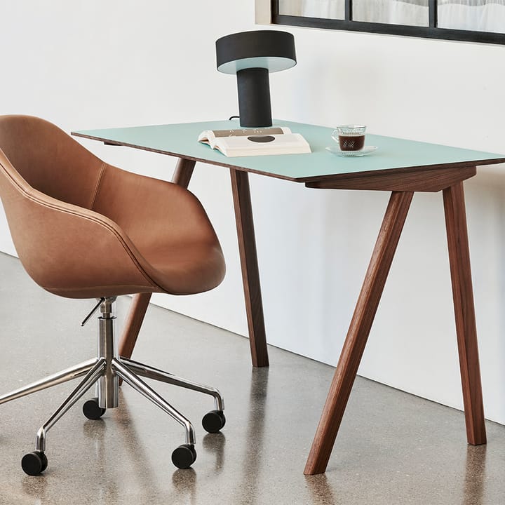 CPH90 skrivbord, water-based lacquered oak HAY