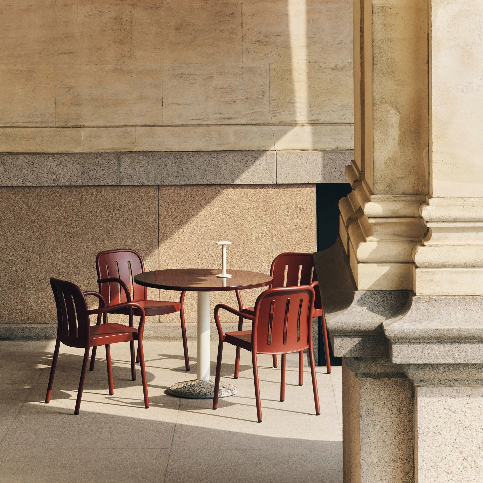 Deville karmstol, Iron red HAY