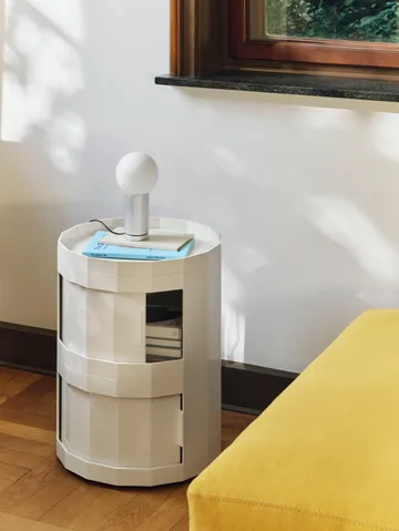 Facet Cabinet 20 sidobord - Eggshell - HAY