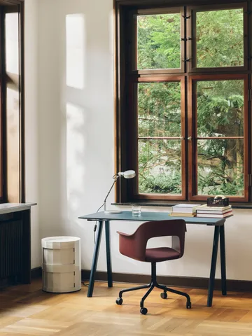 Facet Cabinet 20 sidobord - Eggshell - HAY