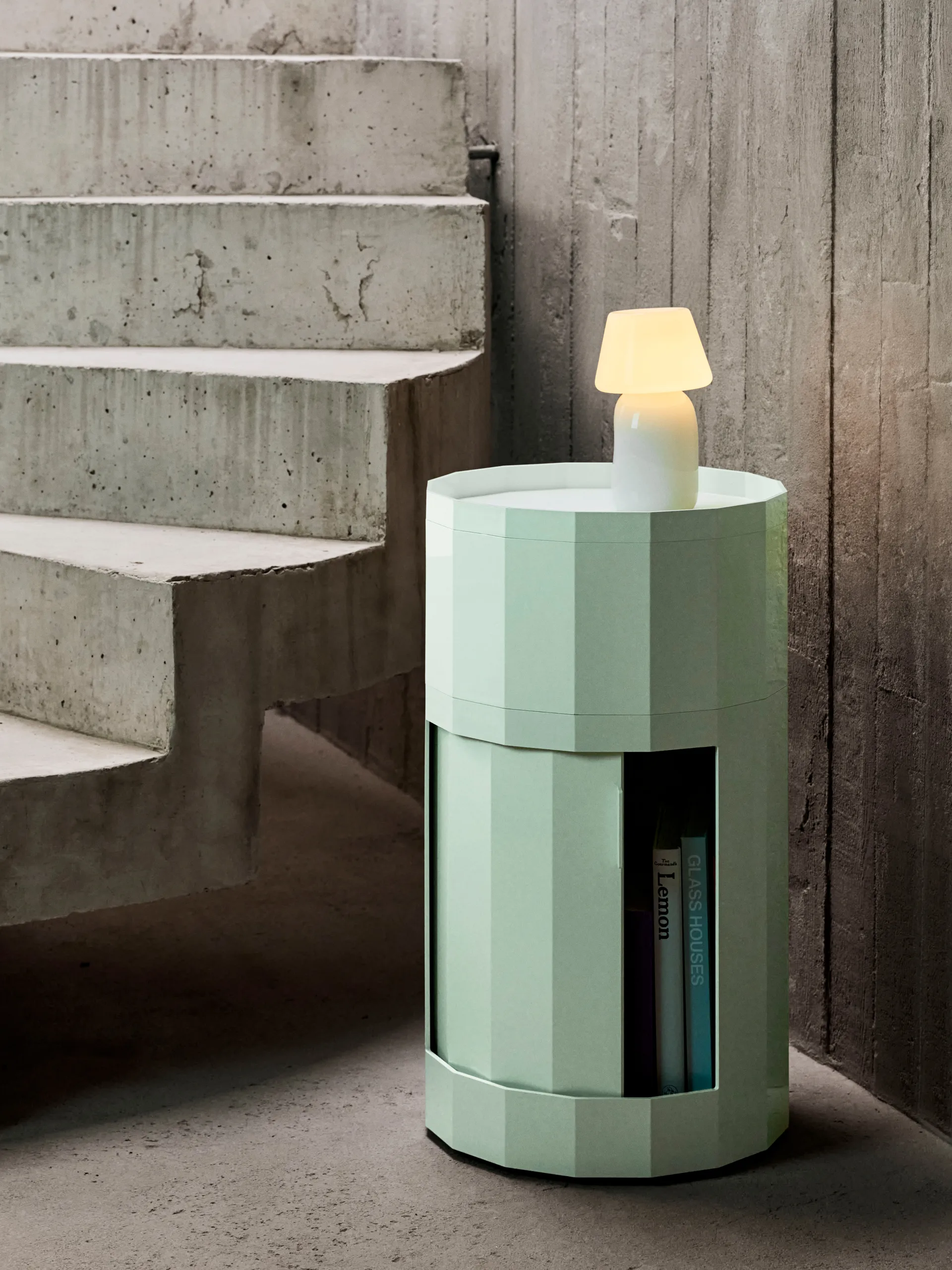 Facet Cabinet high sidobord med fötter-hjul 66 cm, Soft mint HAY