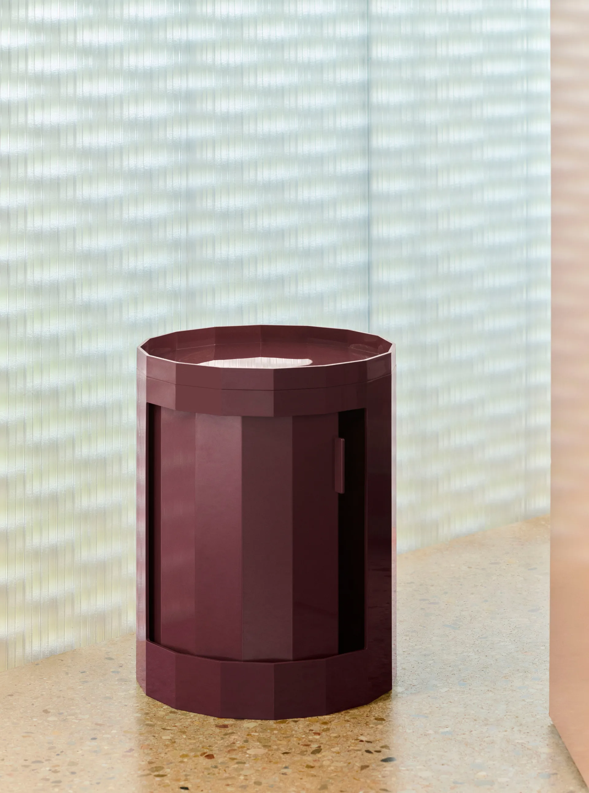 Facet Cabinet low sidobord med fötter-hjul 49 cm, Burgundy HAY