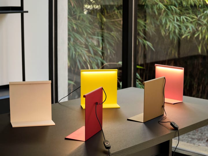 LBM bordslampa - Luis pink - HAY