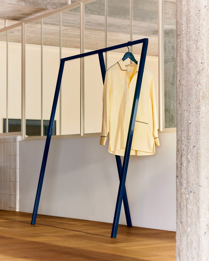 Loop Stand Wardrobe klädhängare - Deep blue - HAY