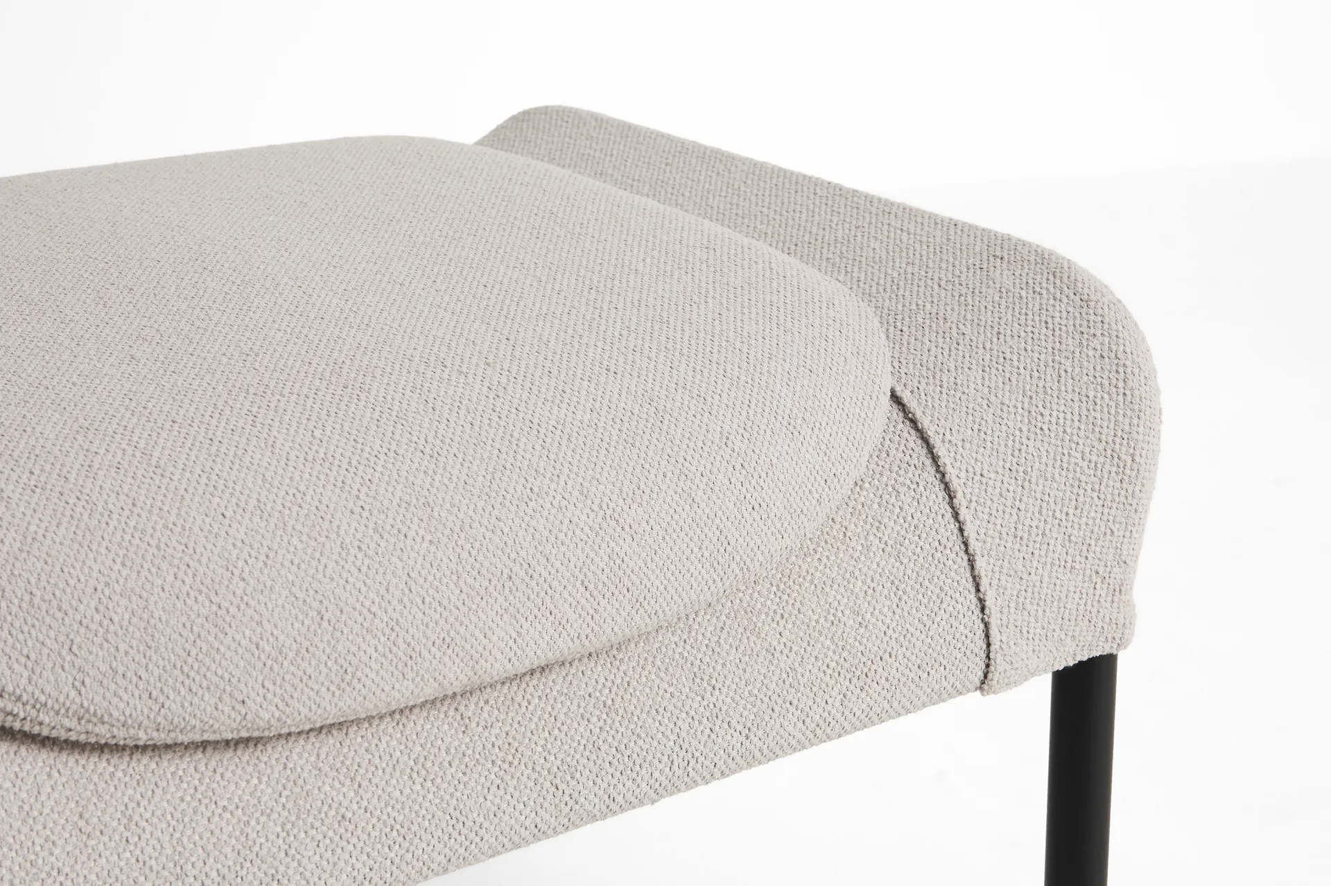 O2 Ottoman fotpall, Soft light grey-svartlackerad stål HAY