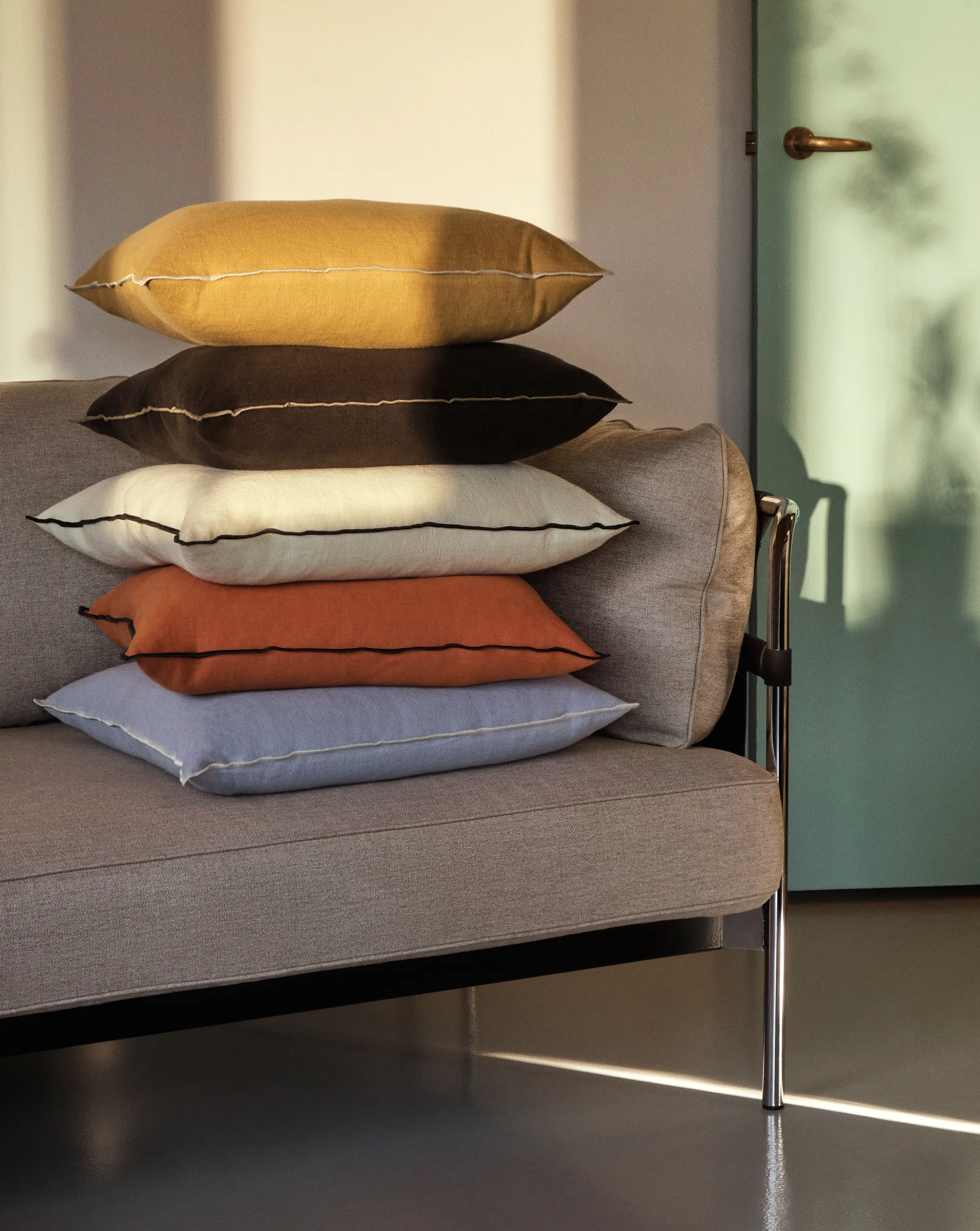 Outline kudde 50x50 cm, Sienna HAY