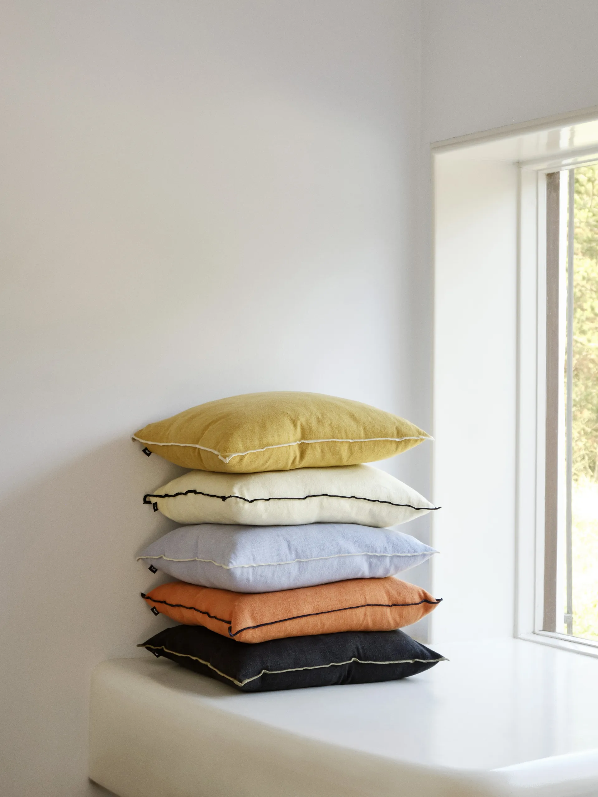 Outline kudde 50x50 cm, Sienna HAY