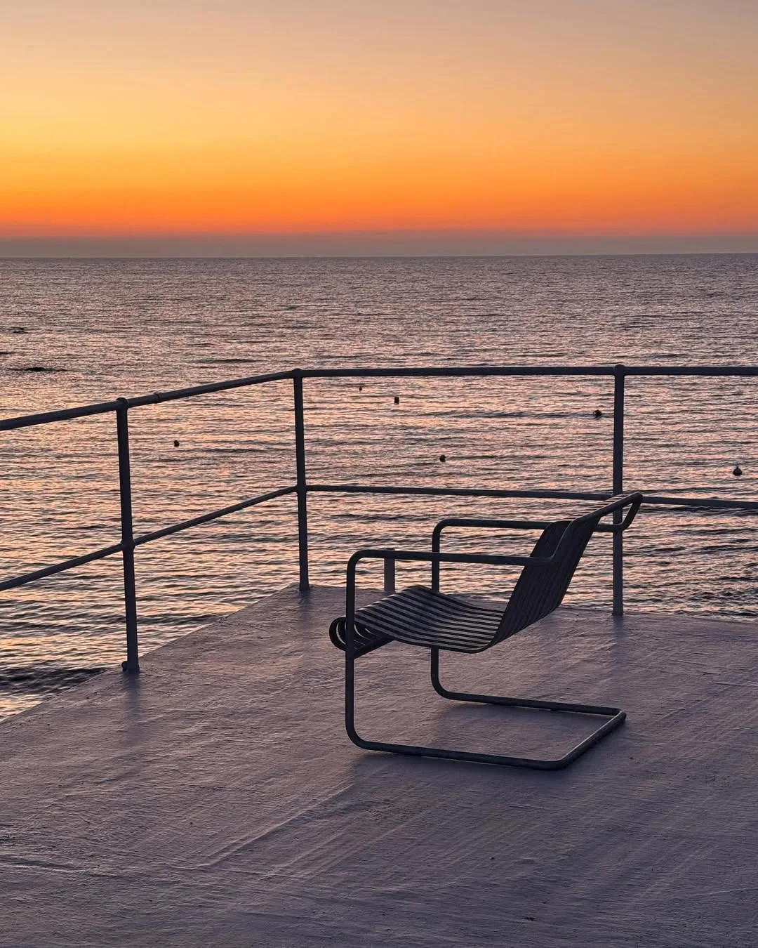 Palissade Cantilever Low loungefåtölj, Hot galvanised steel HAY