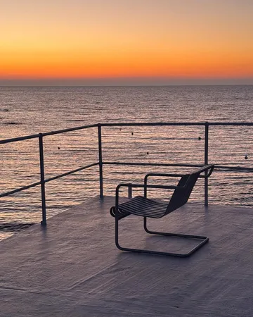 Palissade Cantilever Low loungefåtölj - Hot galvanised steel - HAY