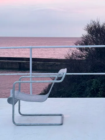 Palissade Cantilever Low loungefåtölj - Hot galvanised steel - HAY