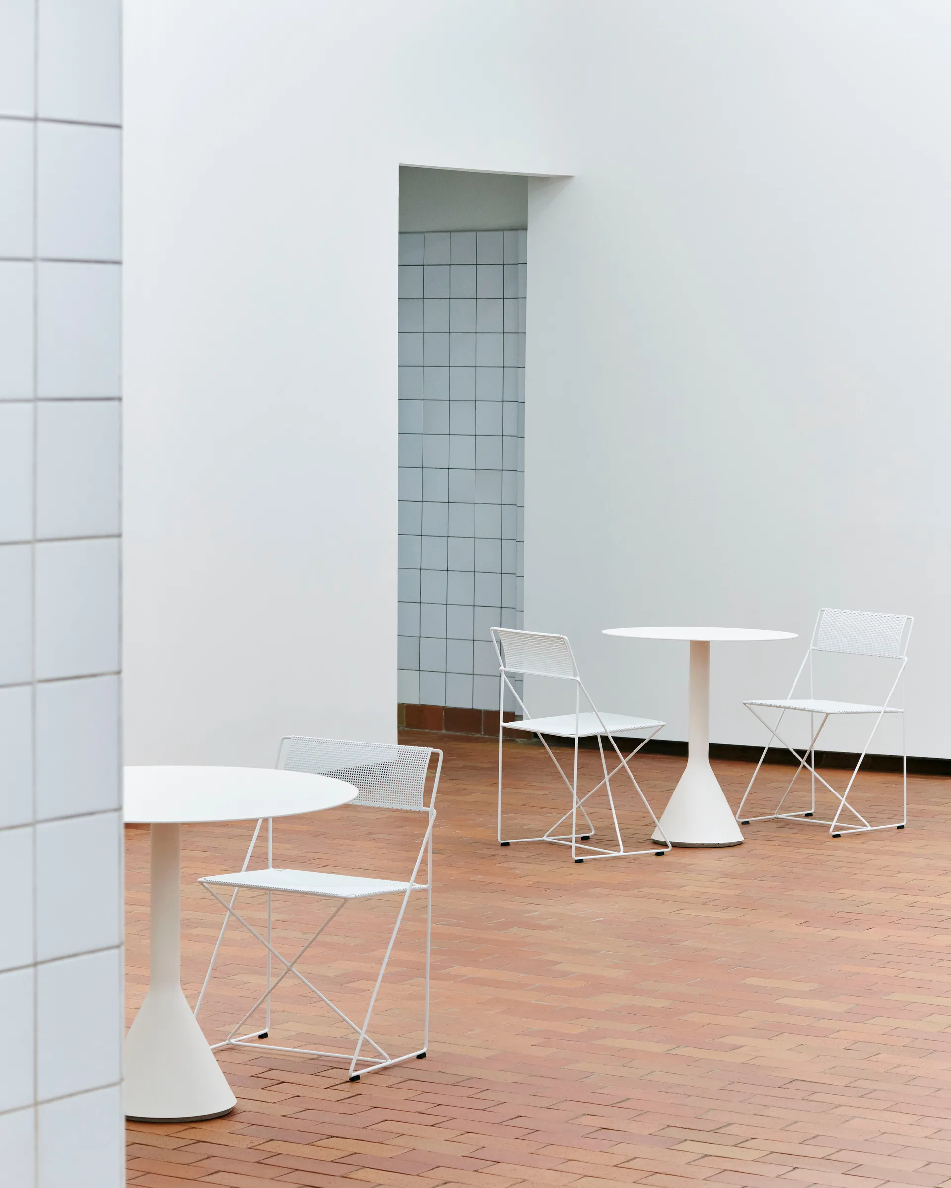 Palissade Cone runt cafébord, Cream white, Ø70 cm HAY