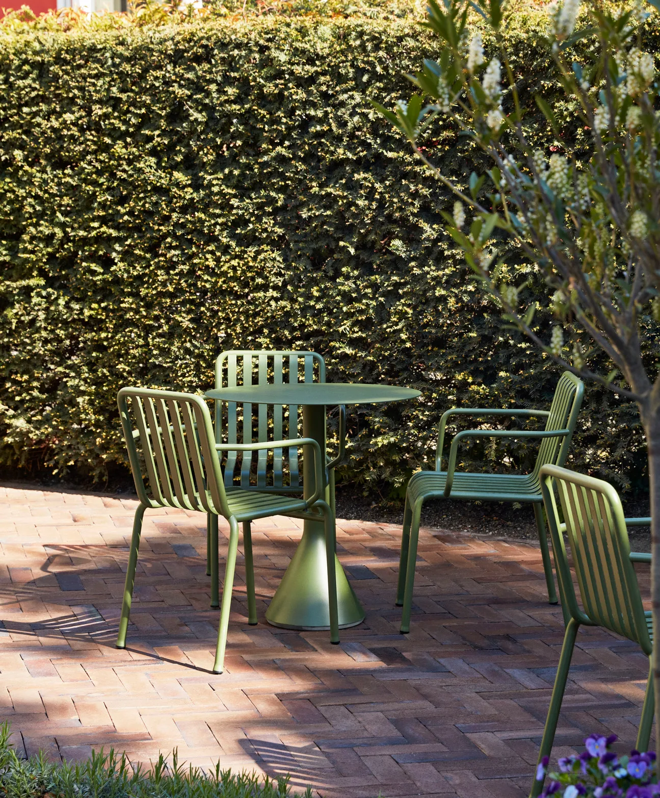 Palissade Cone runt cafébord, Olive, ø70 HAY