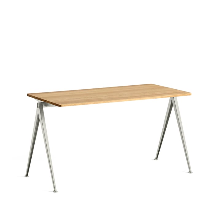 Pyramid 01 skrivbord - oak clear lacquer, 140x65cm, beige stålstativ - HAY