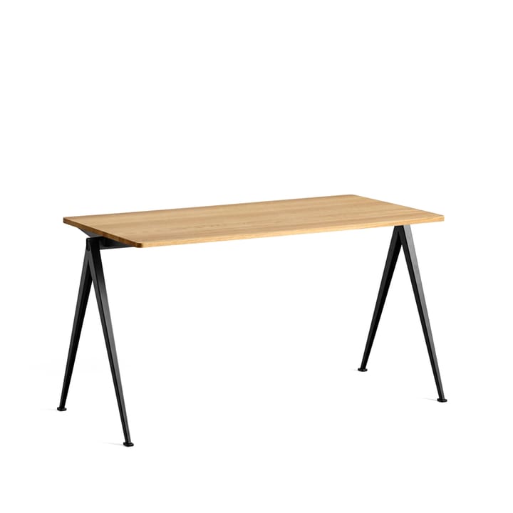 Pyramid 01 skrivbord - oak clear lacquer, 140x65cm, svart stålstativ - HAY
