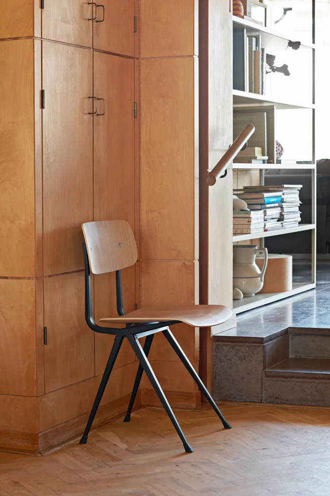 Result stol, Ek-svart stålstativ HAY