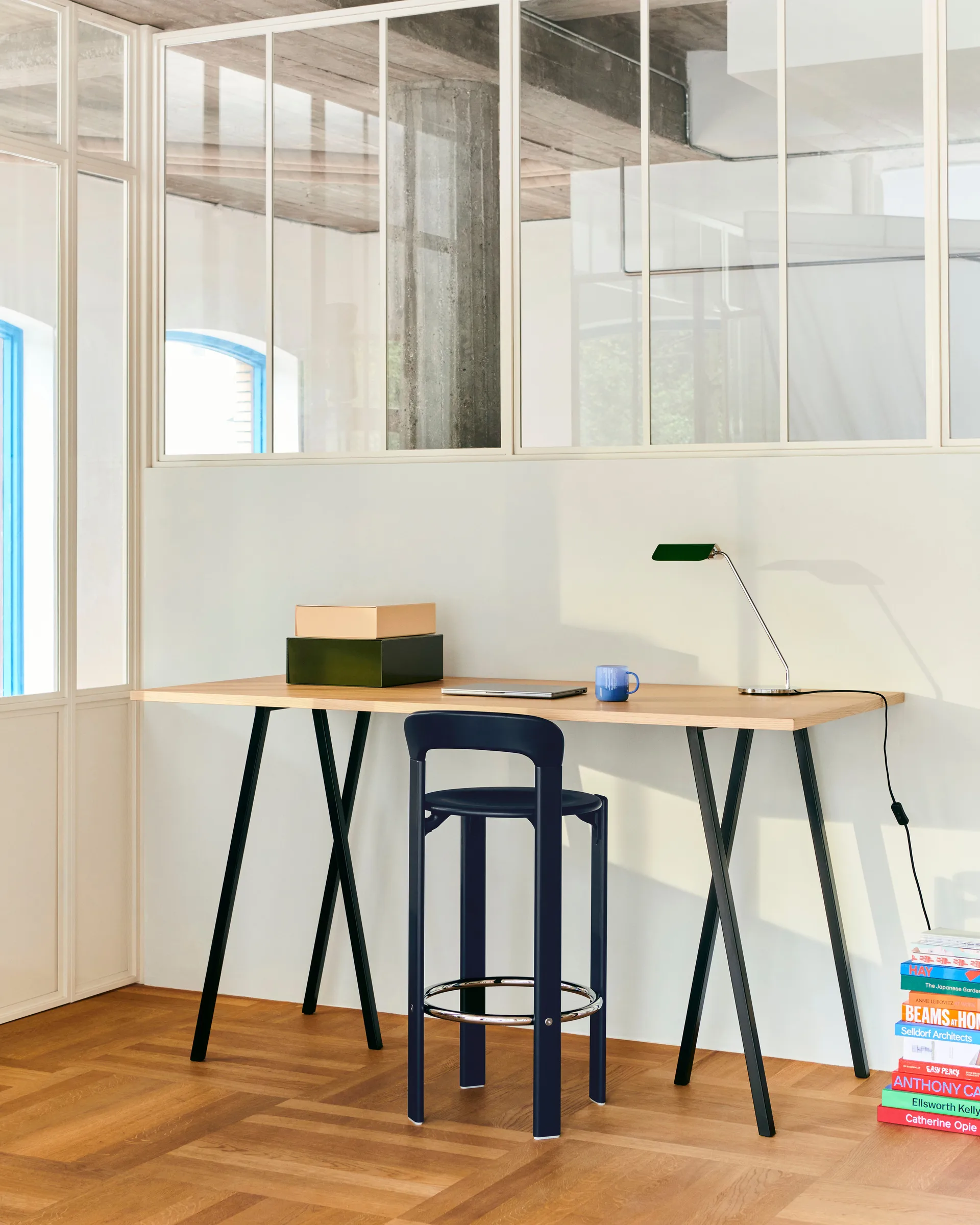 Rey barstol, Deep blue HAY