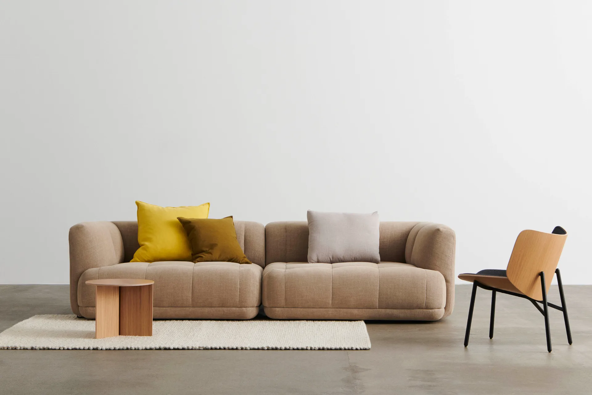 Slit soffbord Ø45 cm, Lackerad ek HAY