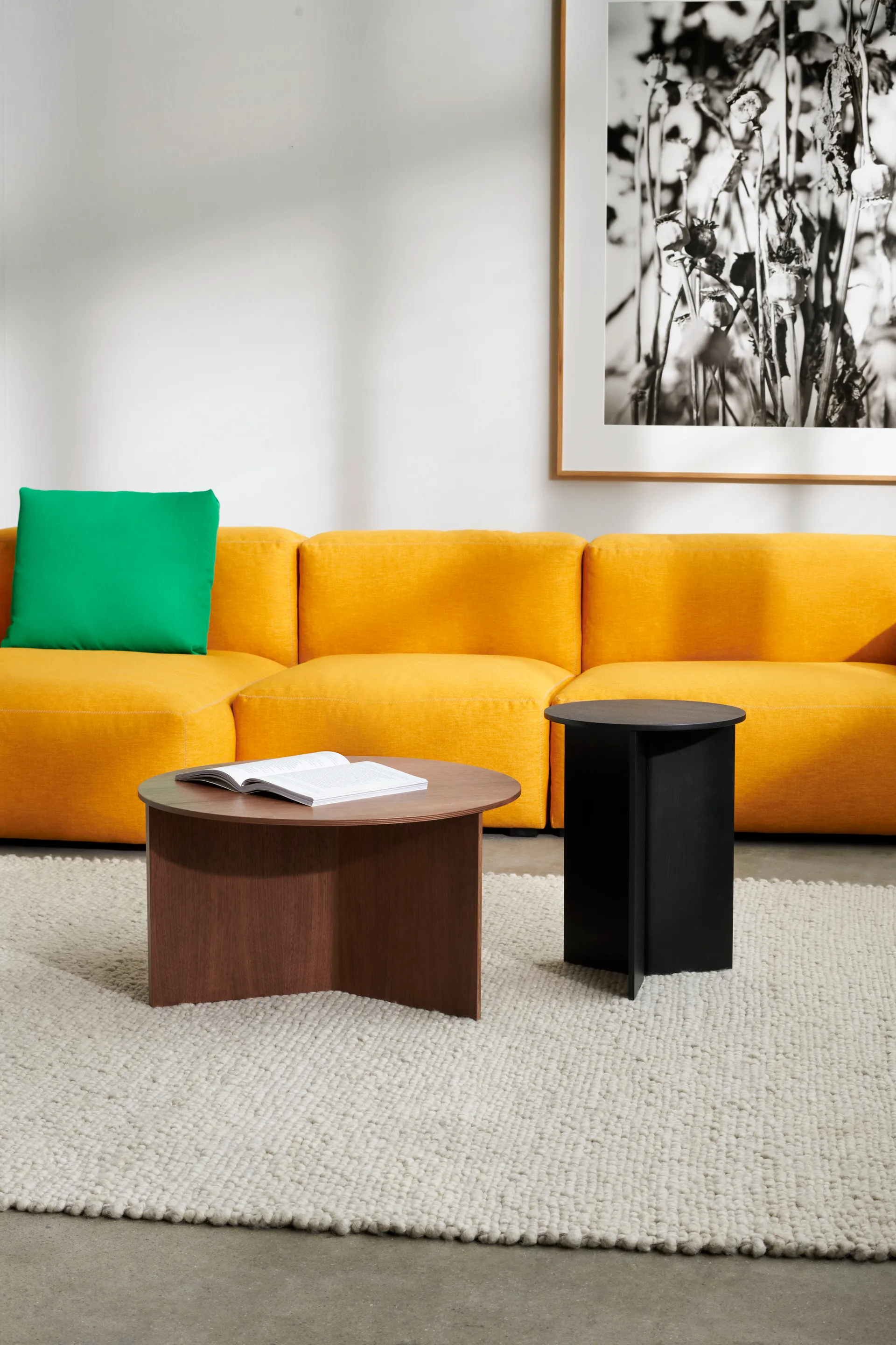 Slit soffbord Ø65 cm, Lacquered walnut HAY