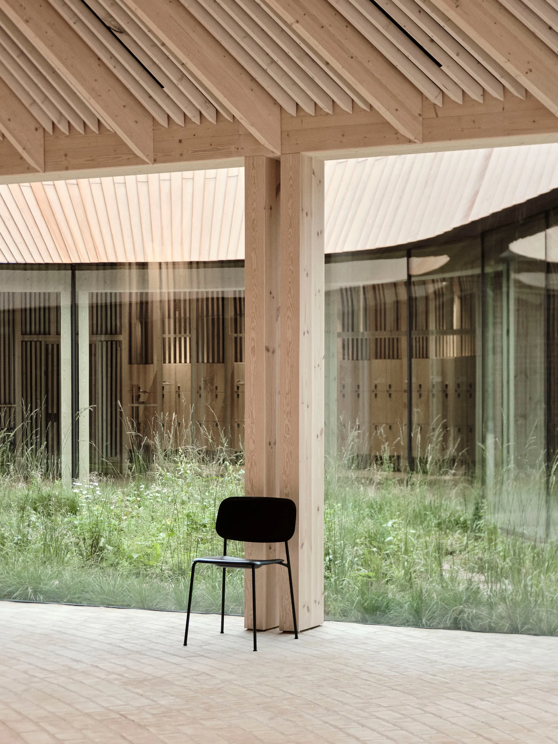 Soft Edge 40 stol, Smoked oak-svart stålstativ HAY