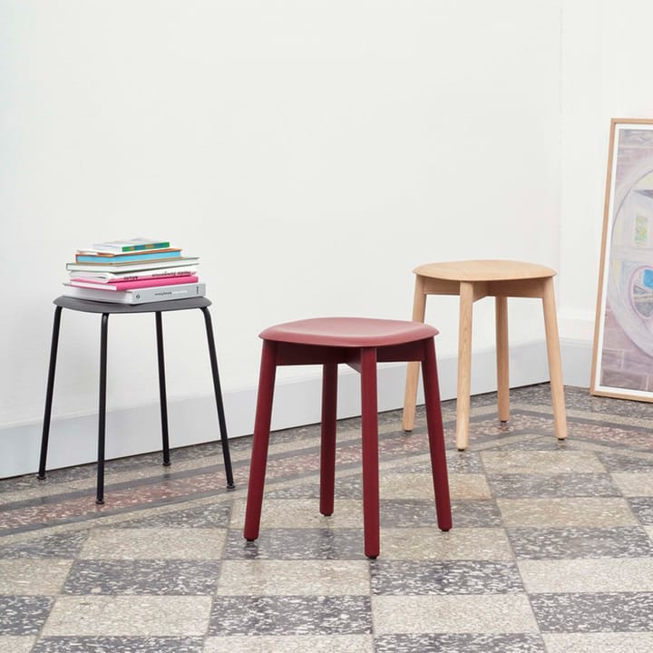 Soft Edge 72 pall, black oak-svart ekstativ HAY