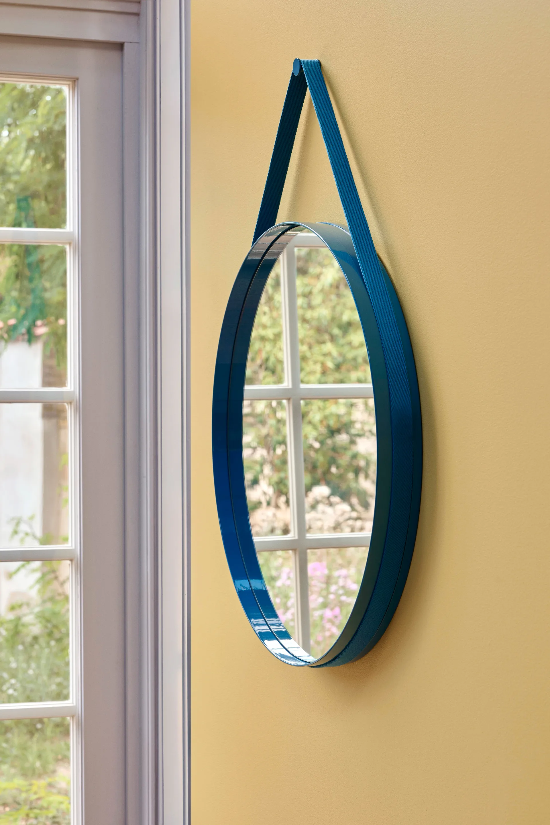 Strap Mirror spegel Ø70 cm, Blue HAY