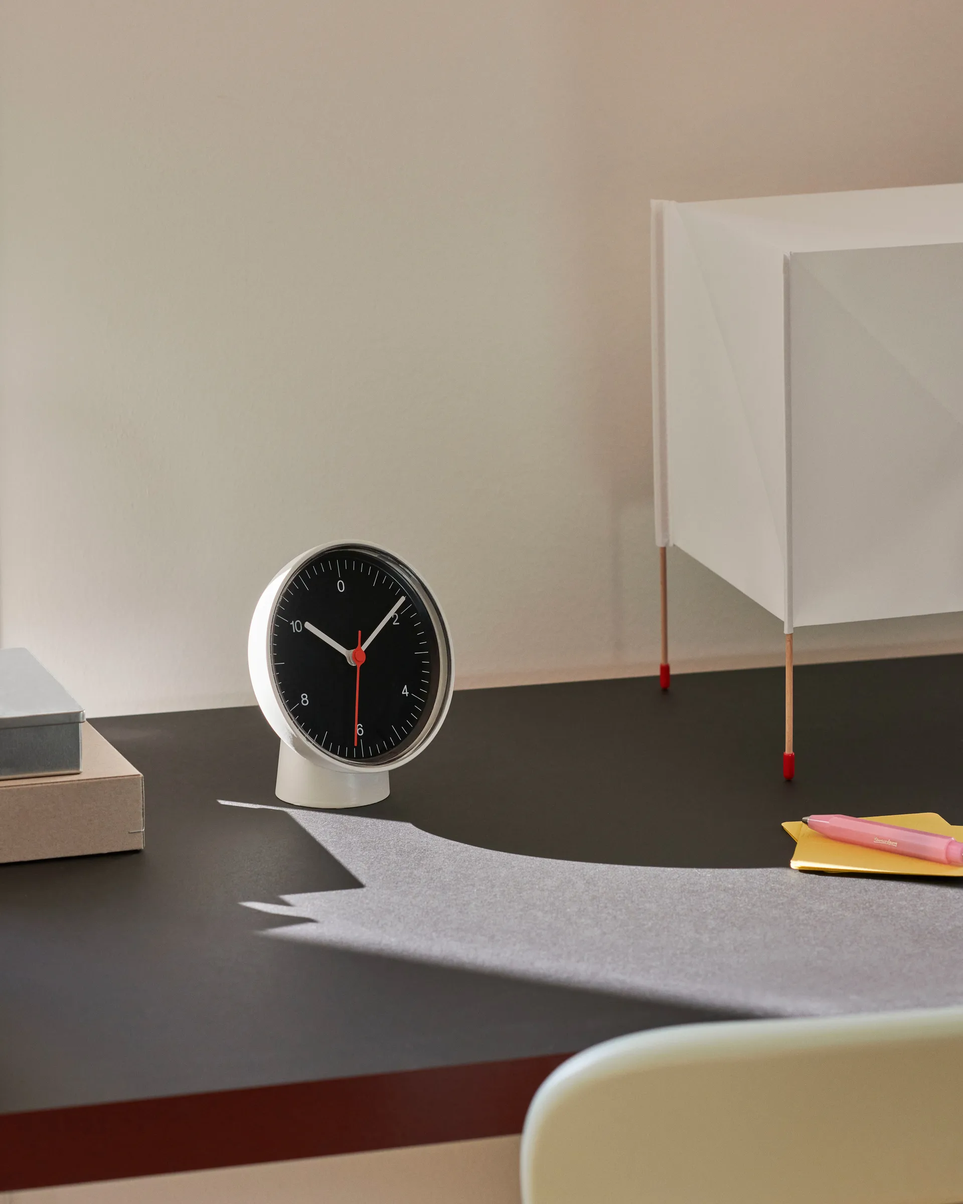 Table Clock vägg/bordsklocka​, White​ HAY