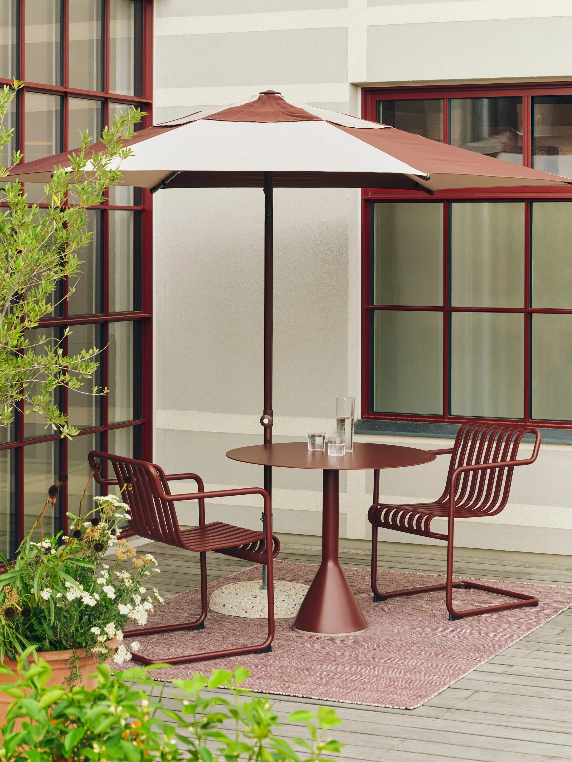 Terrazza Hexagon parasoll, Off-white-burgundy HAY