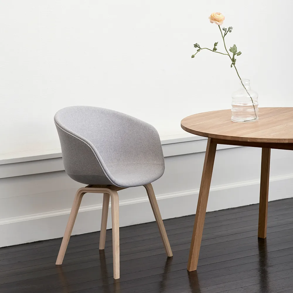 Triangle Leg matbord, Lackad ek, 250x85 cm HAY