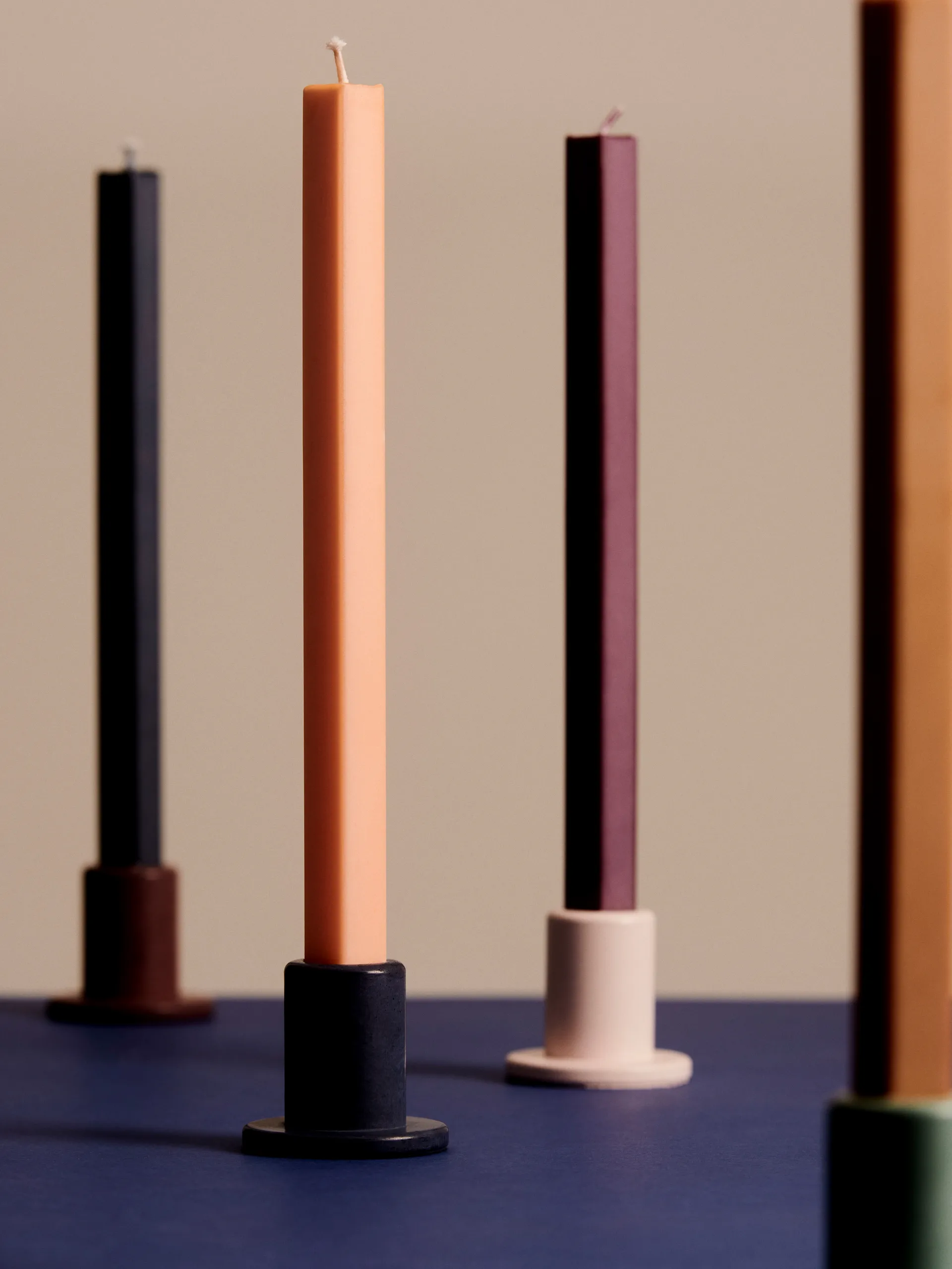 Tube ljusstake betong 5,5 cm, Bordeaux HAY