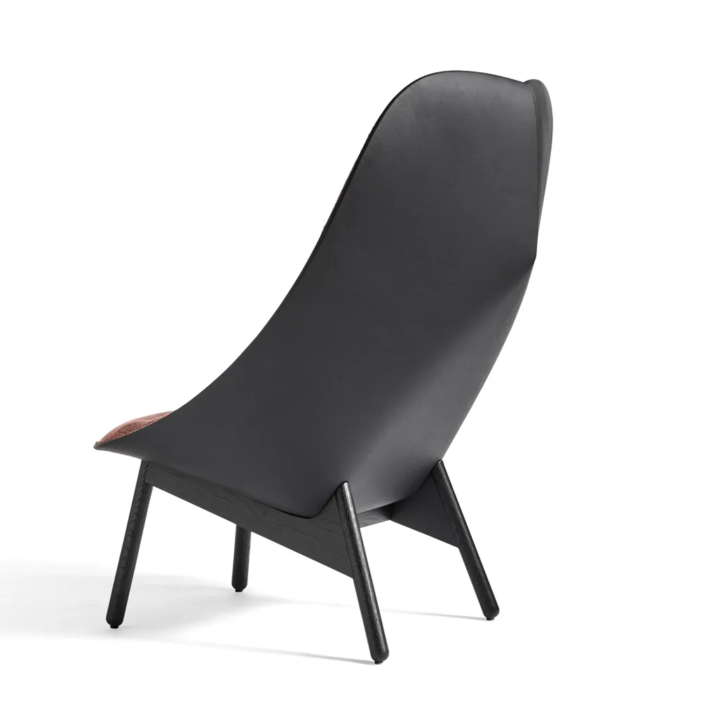 Uchiwa loungefåtölj, Black/white-svart ek-svart läder HAY