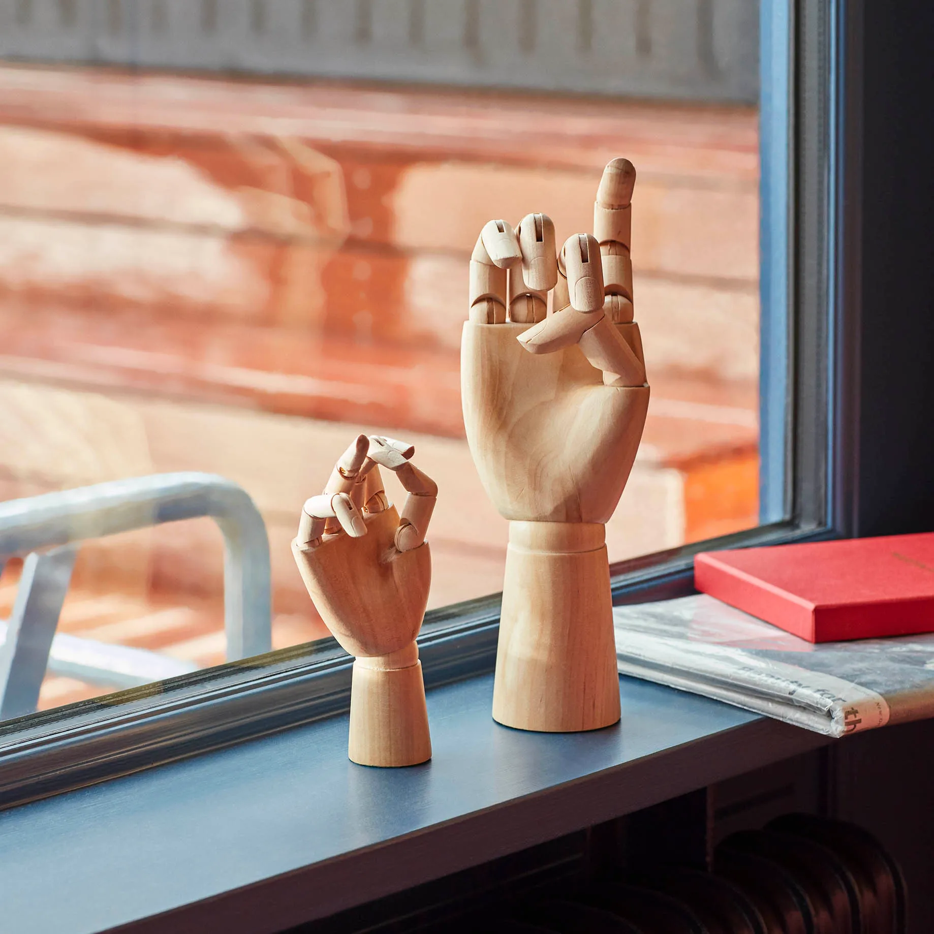 Wooden Hand trähand, Small (13,5 cm) HAY