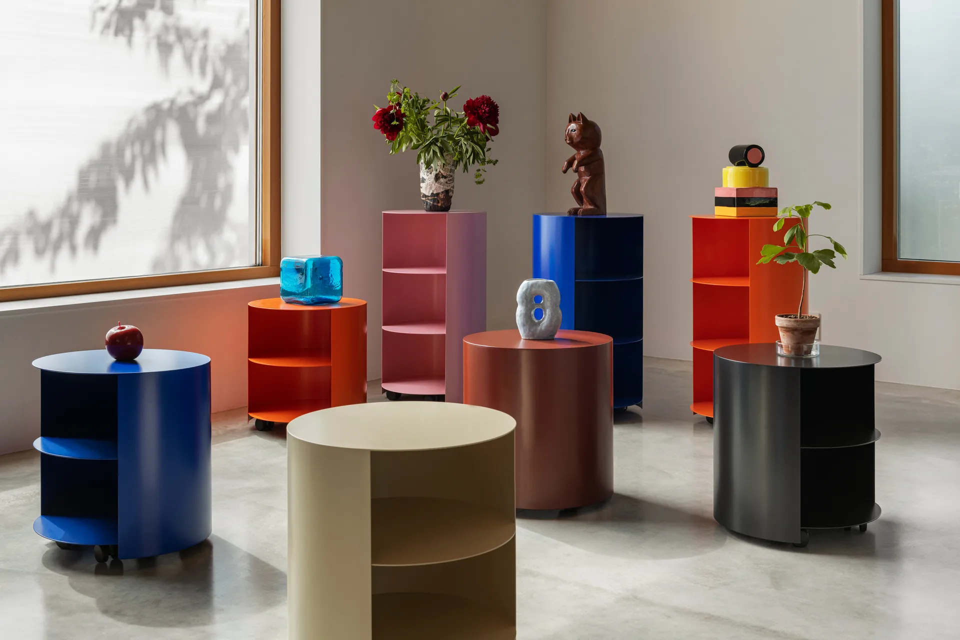 Hide piedestal Ø38x68 cm, Light ivory textured Hem