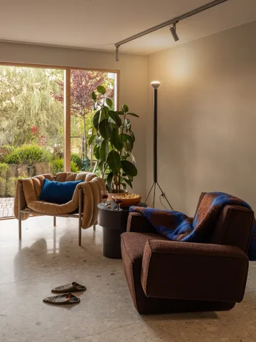 Hunk loungefåtölj med armstöd - Chocolate - Hem