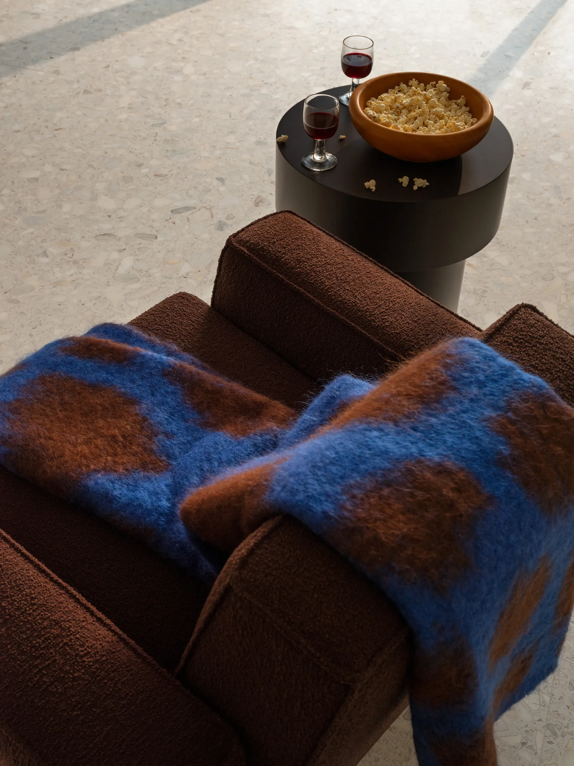 Hunk loungefåtölj med armstöd, Chocolate Hem