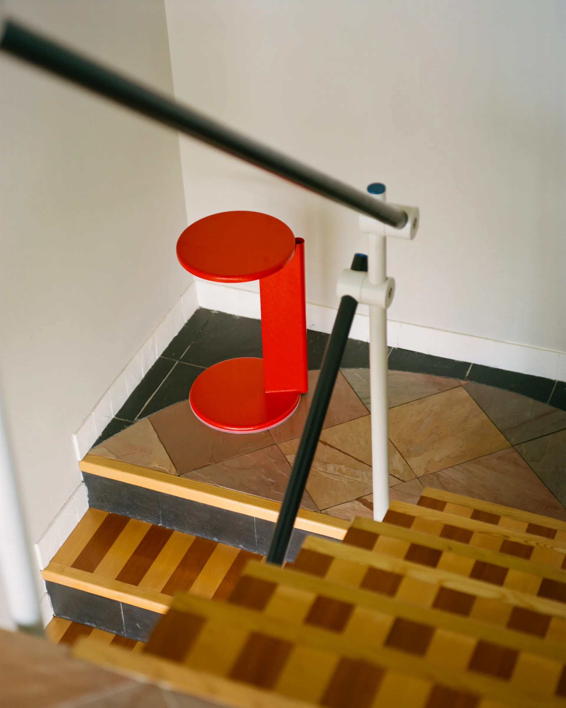 Lolly sidobord 56 cm, Traffic red gloss Hem