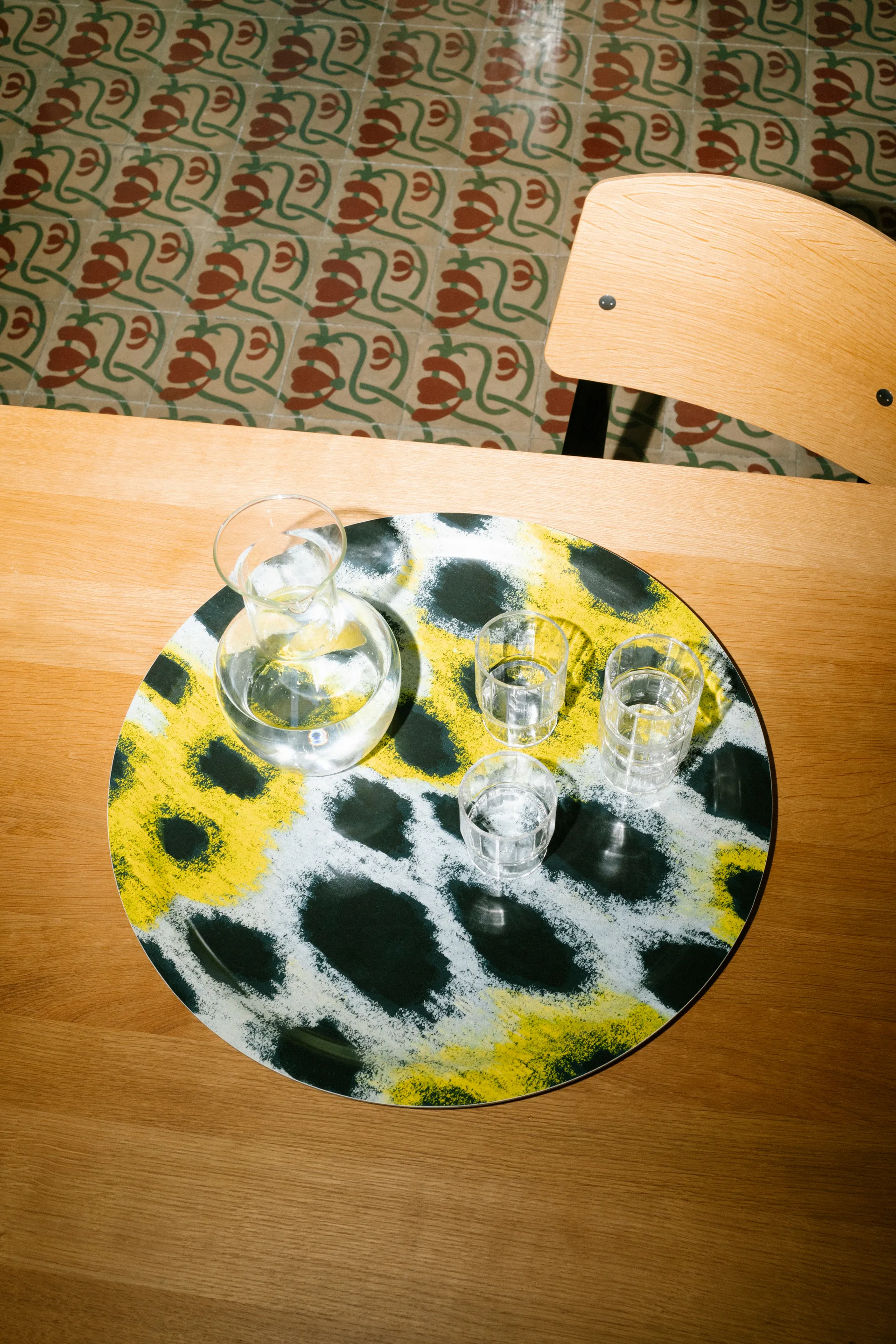 Monster bricka Medium Ø49 cm, White-yellow-black Hem