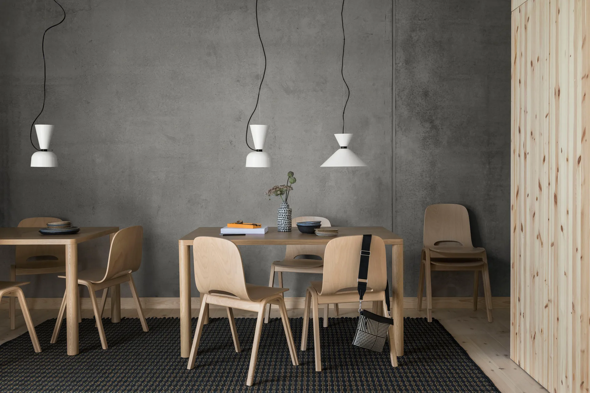 Touchwood stol, Bok Hem