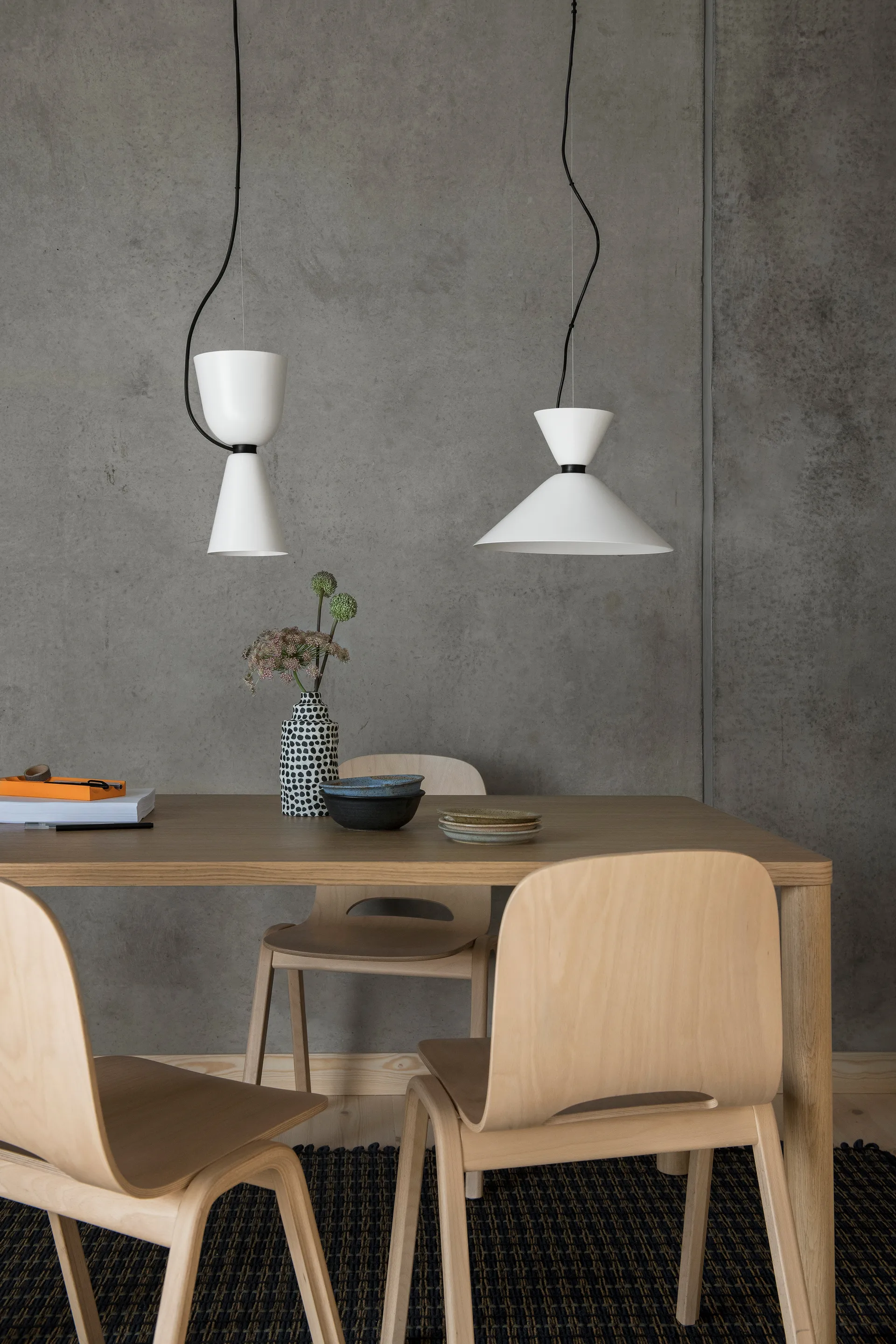 Touchwood stol, Bok Hem