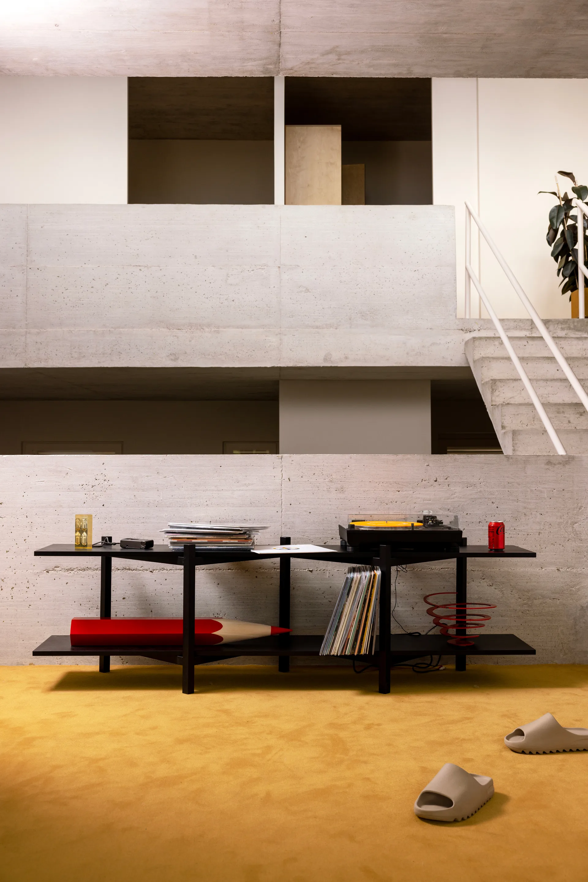 Zig Zag hylla Media 194x57 cm, Black Hem