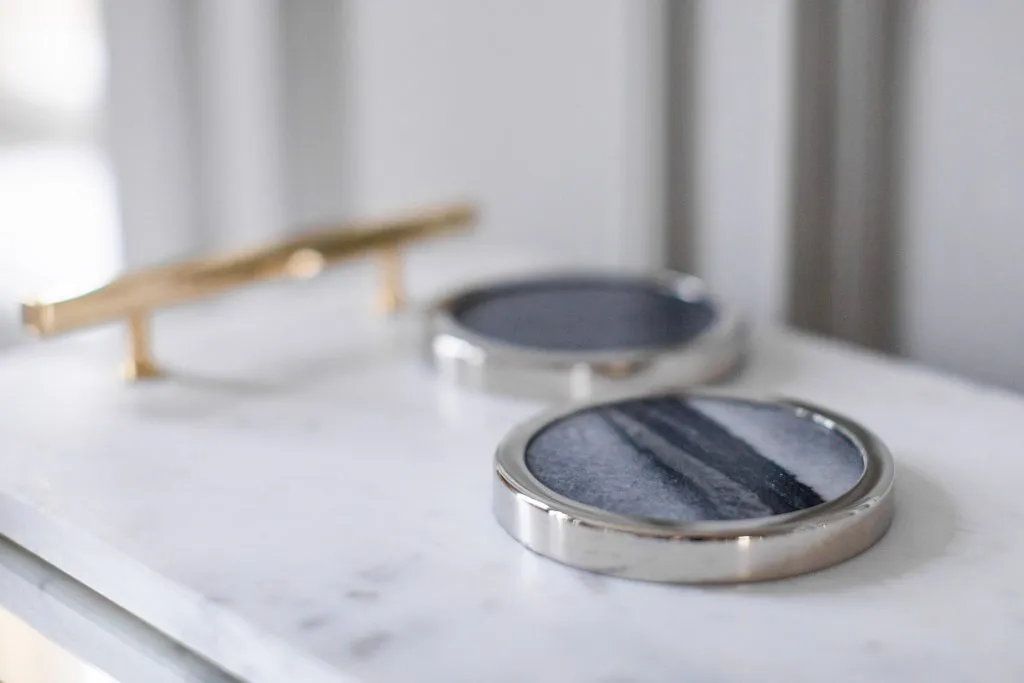 Hilke Collection bricka 40,5x25,5 cm, Vit marmor-solid mässing Hilke Collection