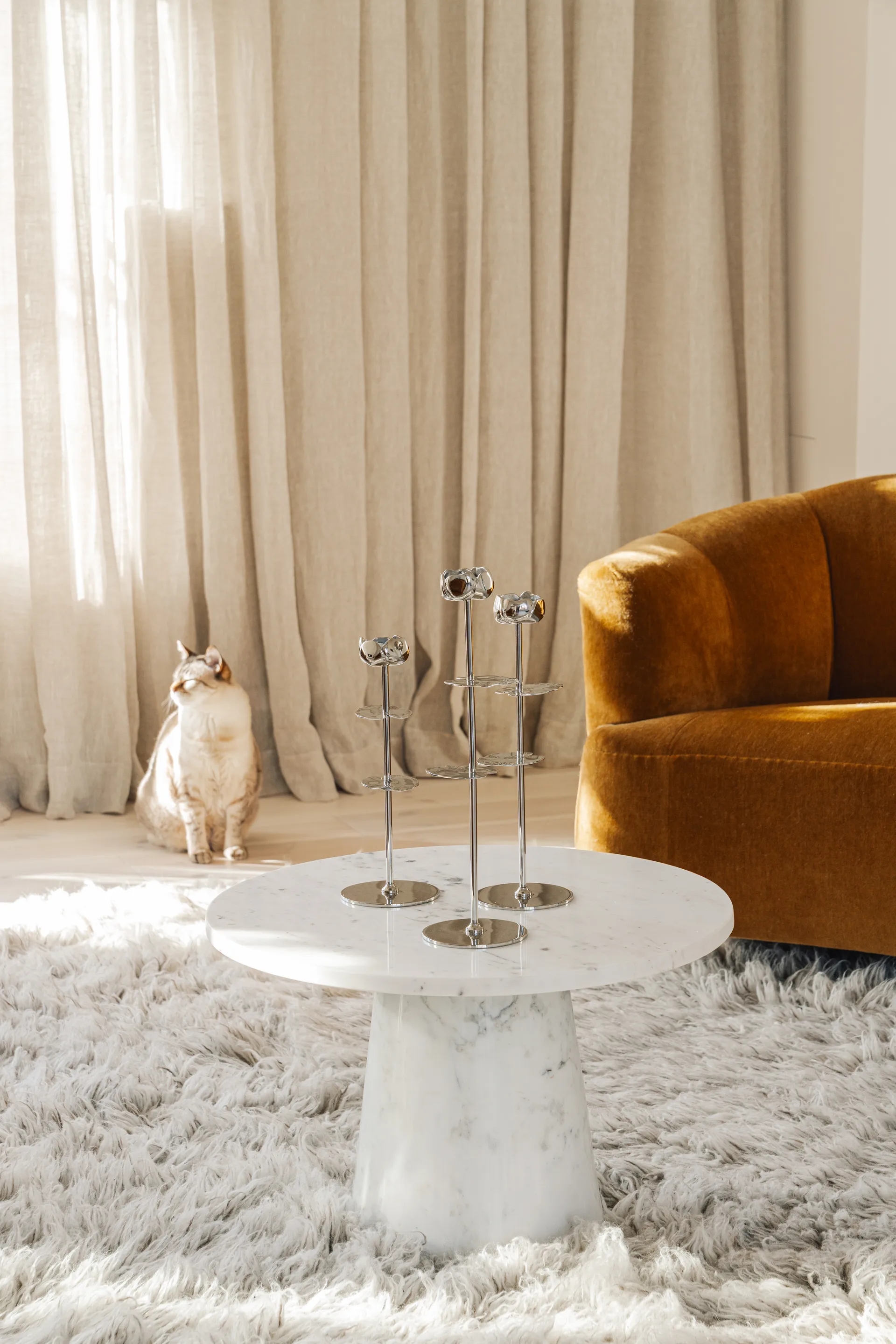 Ninfea Alta ljusstake 35 cm, Förnicklad mässing Hilke Collection