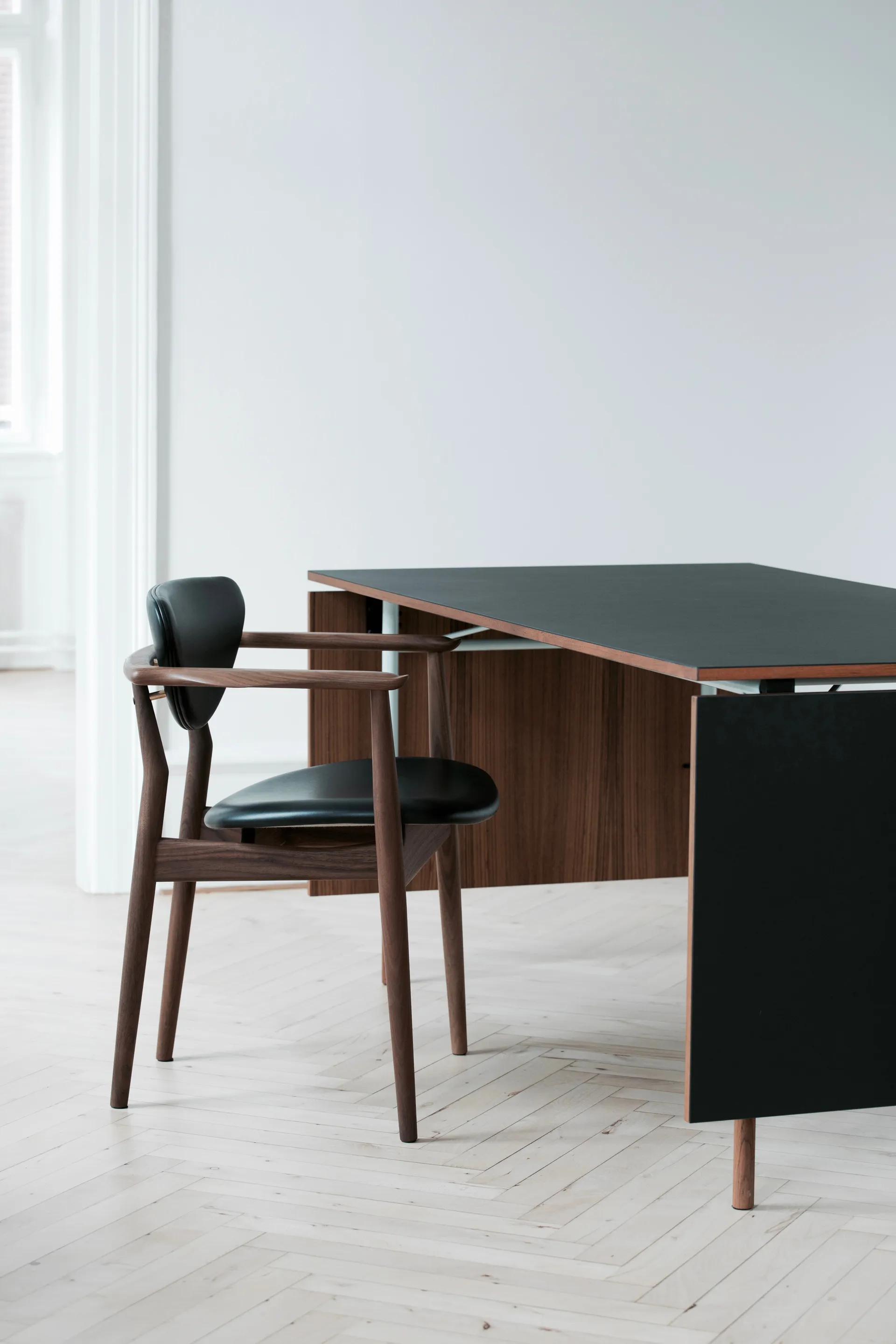 109 Chair fåtölj, valnöt-nevada black NV0500S House of Finn Juhl