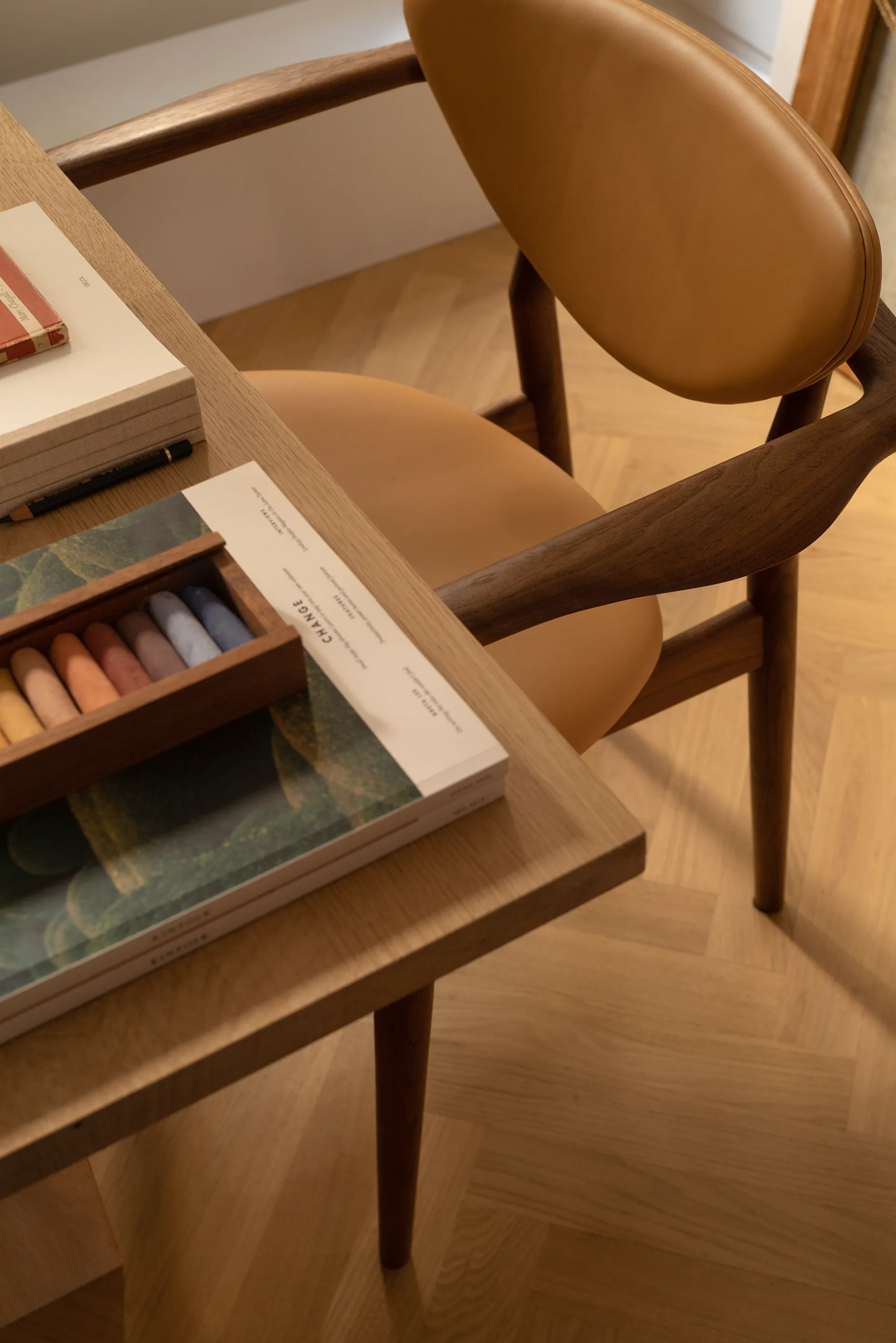 109 Chair fåtölj, valnöt-nevada cognac NV2488S House of Finn Juhl