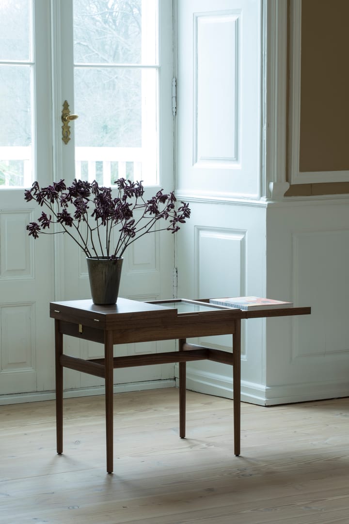 Art Collector's Table bord, valnöt House of Finn Juhl